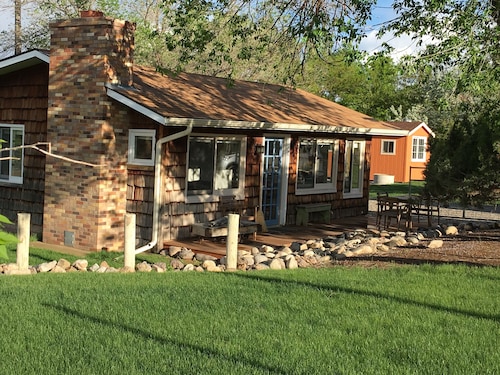 Great Place to stay Charming, Secluded Redlands Cabin Bordering the Colorado National Monument near Grand Junction 