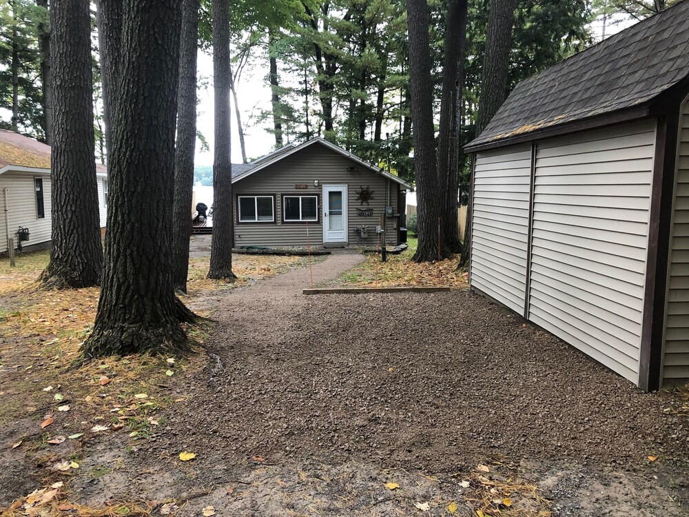 Serenity Beach Haus Hot Tub Ski Snowmobile WiFi Lakefront Pet A/C