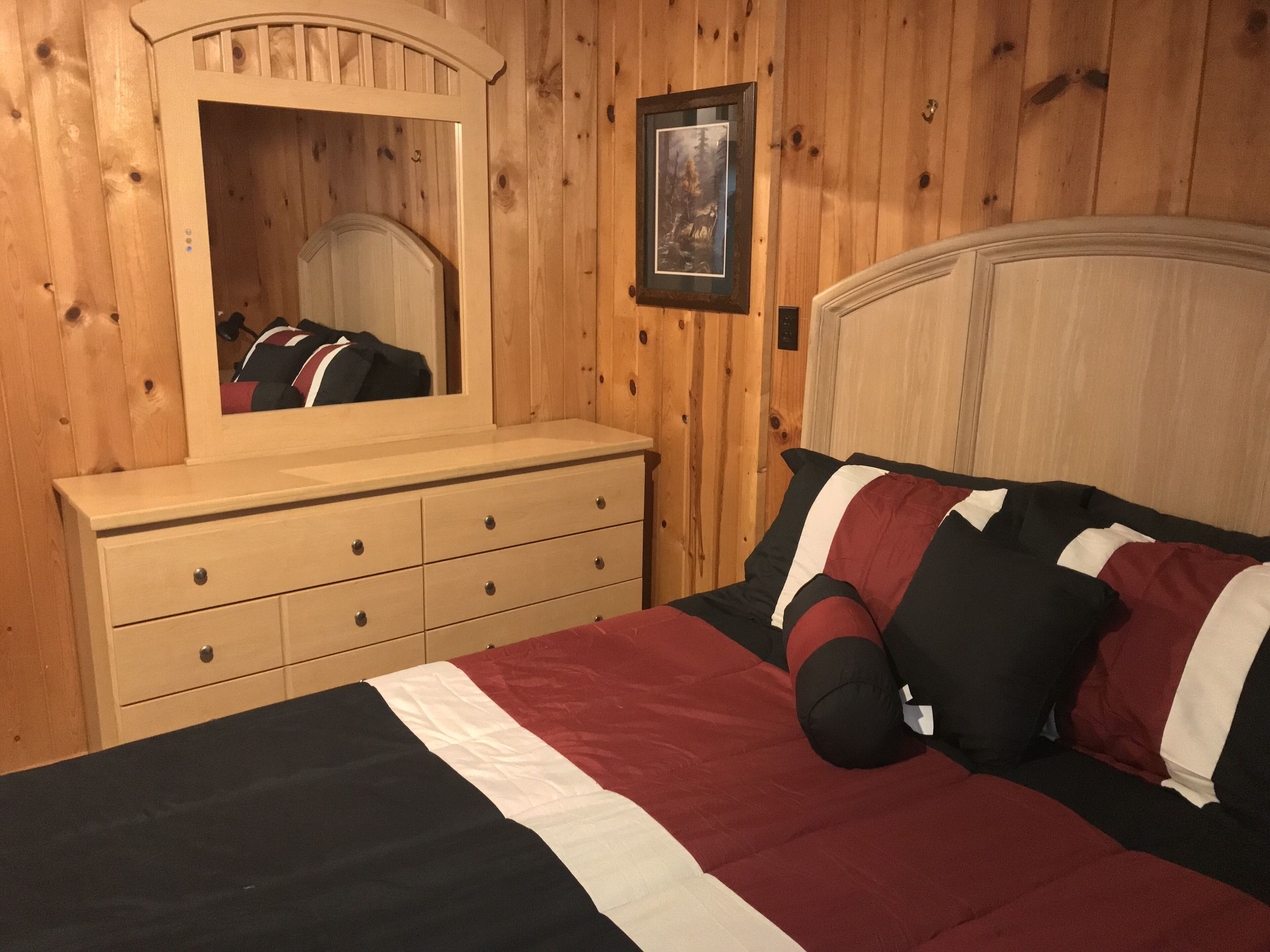 Serenity Beach Haus W/outdoor hot tub on Otsego Lake & Sandy Beach, A/c, Wi-fi! in Grayling, United States