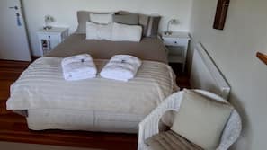 3 bedrooms, premium bedding, desk, iron/ironing board