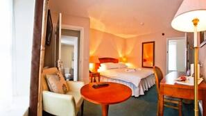 In-room safe, free WiFi