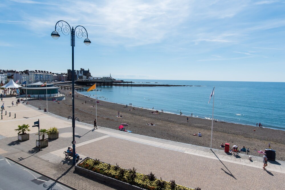 Beach, Gwesty'r Marine Hotel & Spa