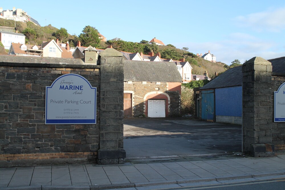 Parking, Gwesty'r Marine Hotel & Spa