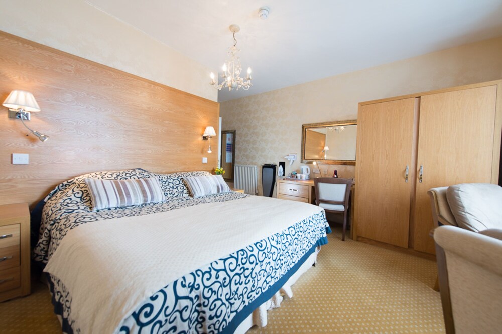 Room, Gwesty'r Marine Hotel & Spa