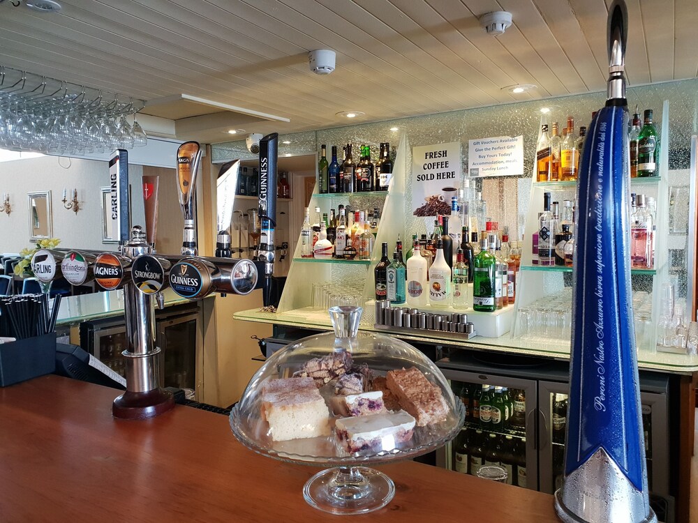 Bar (on property), Gwesty'r Marine Hotel & Spa