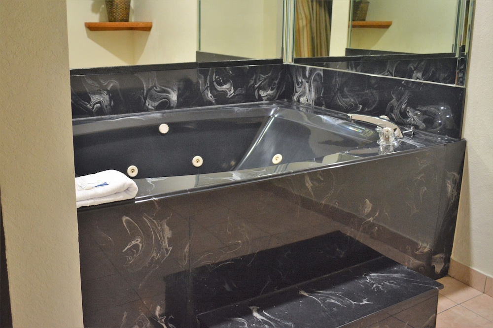 Captain Inn & Suites