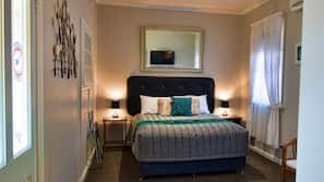 Premium bedding, desk, iron/ironing board, free WiFi
