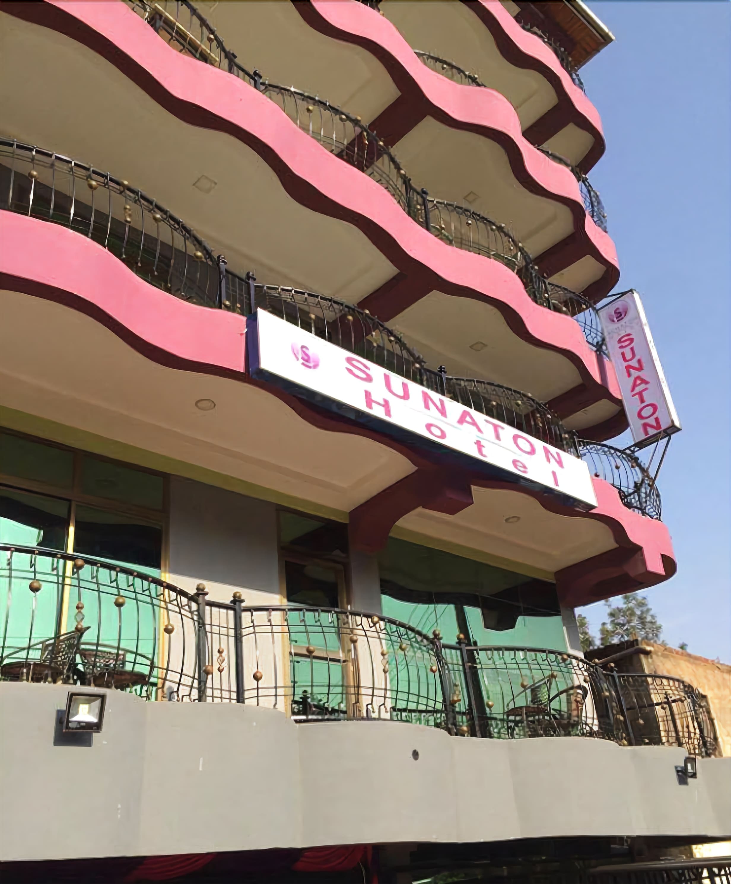 Sunaton Hotel