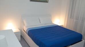 Premium bedding, desk, free WiFi