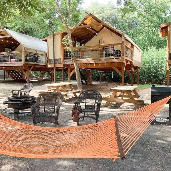 Geronimo Creek Retreat Glamping Cabin 2 Campsite en Seguin