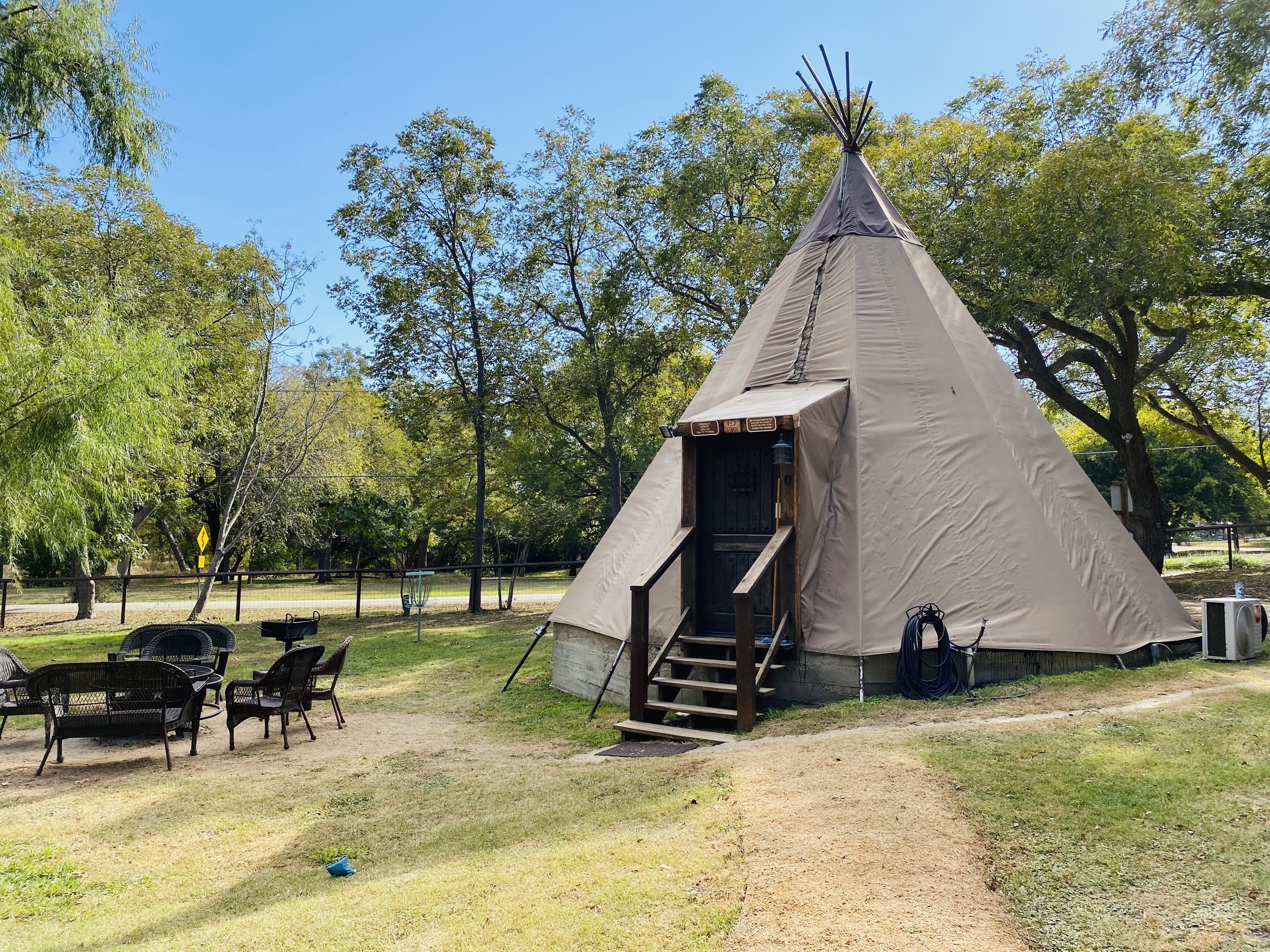Geronimo Creek Retreat- Tipi 0 Bird Sings in New Braunfels, United States