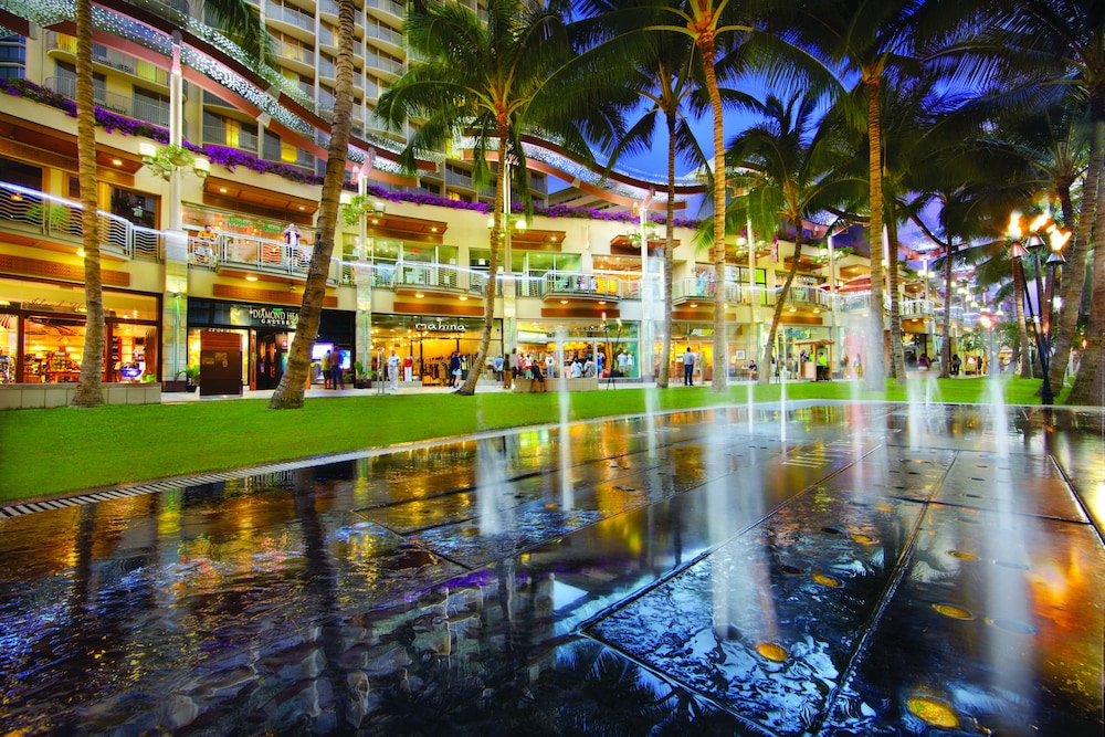 outrigger beach comber