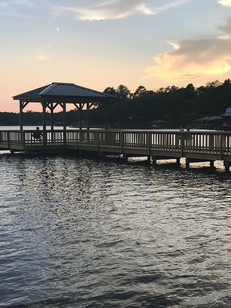 Callender Lake Cabin near Canton Trade Days and Artsy Edom,TX