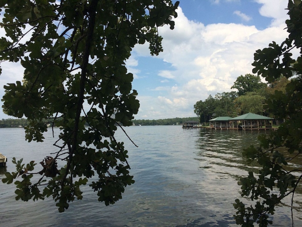 Callender Lake Cabin near Canton Trade Days and Artsy Edom,TX