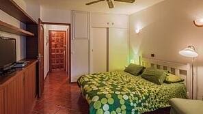 1 chambre, fer et planche à repasser, lits bébé, accès Internet