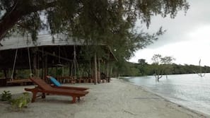 Private beach, white sand, snorkelling, beach yoga