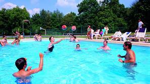 Piscine extérieure (ouverte en saison)
