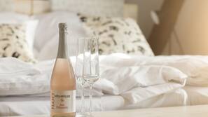 Minibar, pengeskab, skrivebord, gratis Wi-Fi