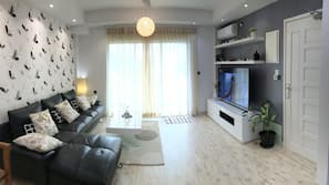 Flat-screen TV, fireplace