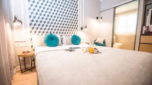 Minibar, pengeskab, mørklægningsgardiner, gratis Wi-Fi