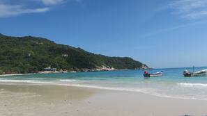 บนชายหาด