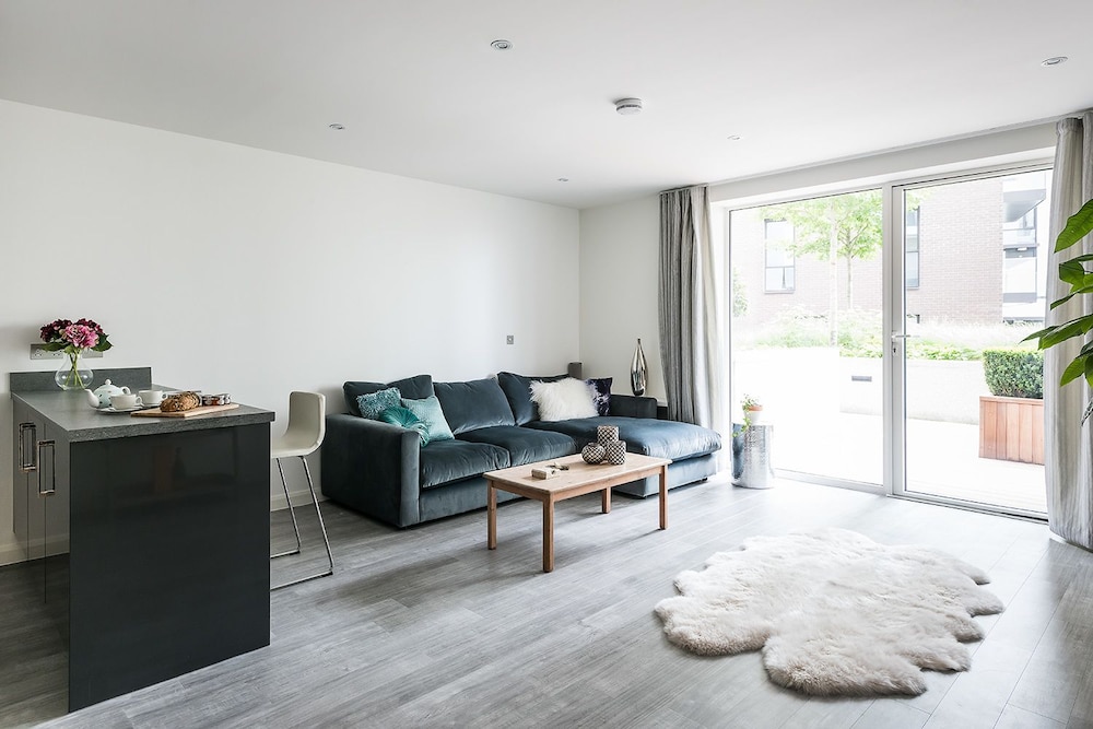 Stylish And Modern 1 Bedroom Apartment Near The O2 2019 Room Prices Featured Image 1 14 All Photos