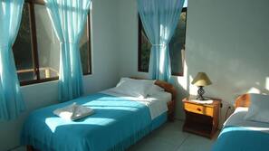 Premium bedding, minibar, free WiFi