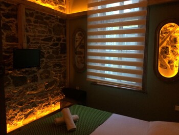 Book Laguna Pansiyon Izmir Room Deals Hotwire