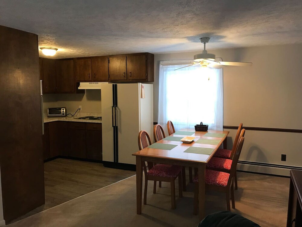 Unwind at Hilltop Cottage By Lake Margrethe Pet Friendlygame Room in