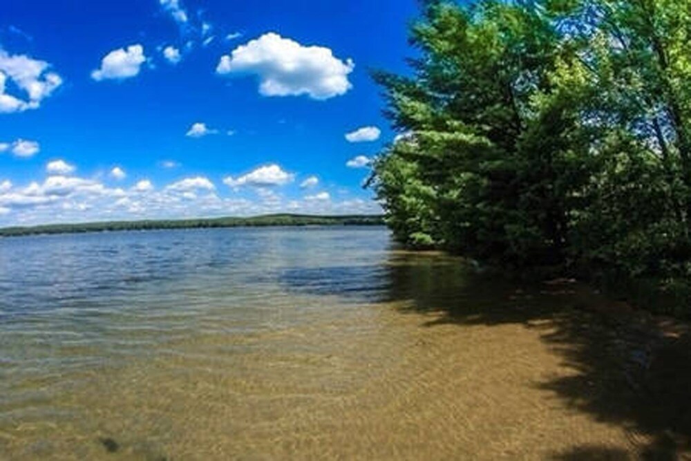 Unwind at Hilltop Cottage By Lake Margrethe Pet Friendlygame Room in