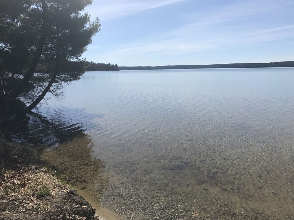 Unwind at Hilltop Cottage By Lake Margrethe Pet Friendlygame Room in