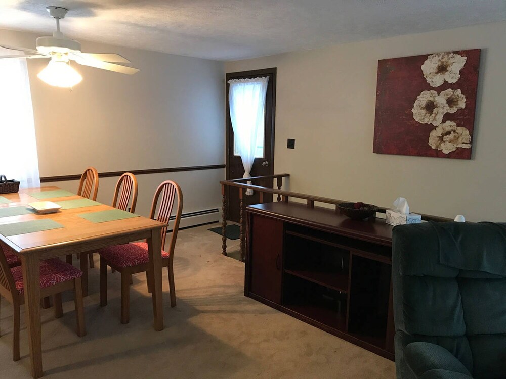 Unwind at Hilltop Cottage By Lake Margrethe Pet Friendlygame Room in