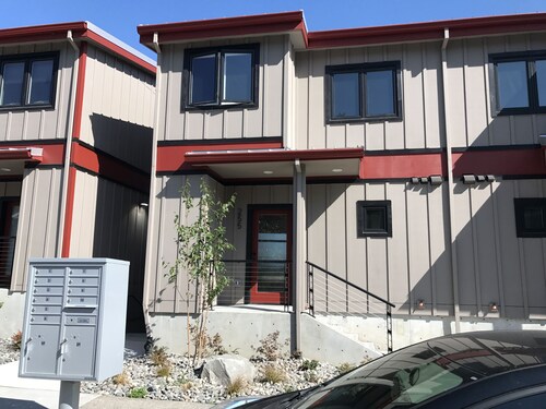 Hotels Near Ttd Find Over 456 Portland Troutdale Columbia Gorge Loft On 2nd Street 2 Bdrm Plus Den