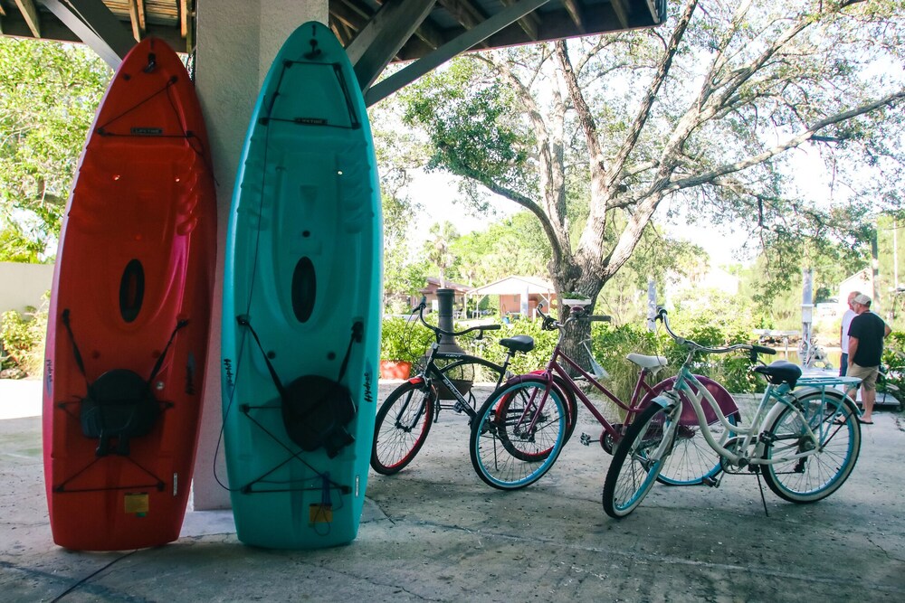 Cottage by the water with marina