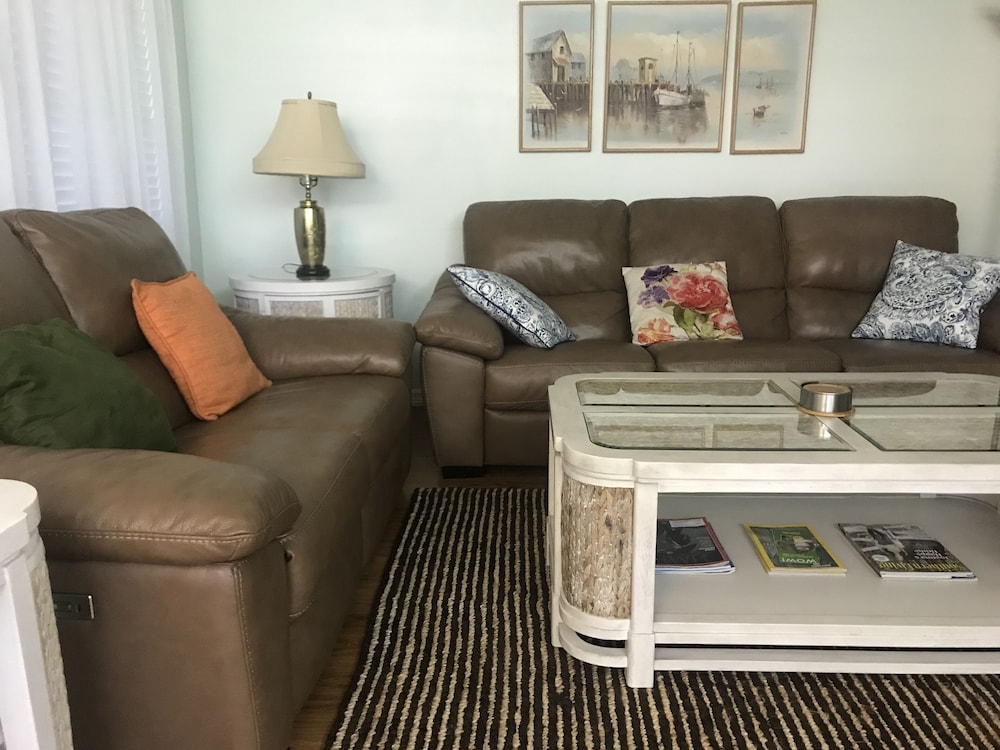 Cottage by the water with marina