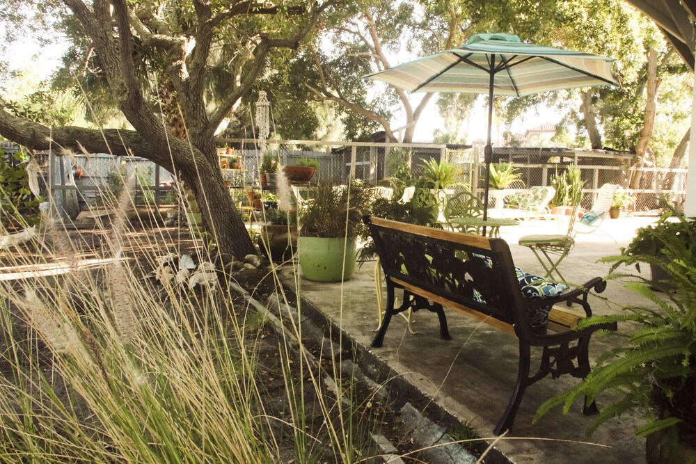 Cottage by the water with marina