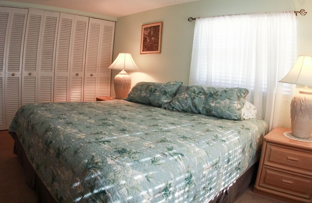 Cottage by the water with marina