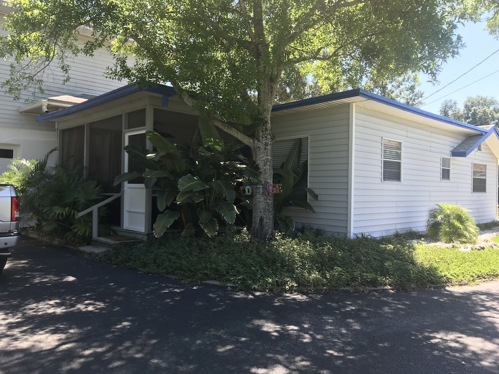Cottage by the water with marina
