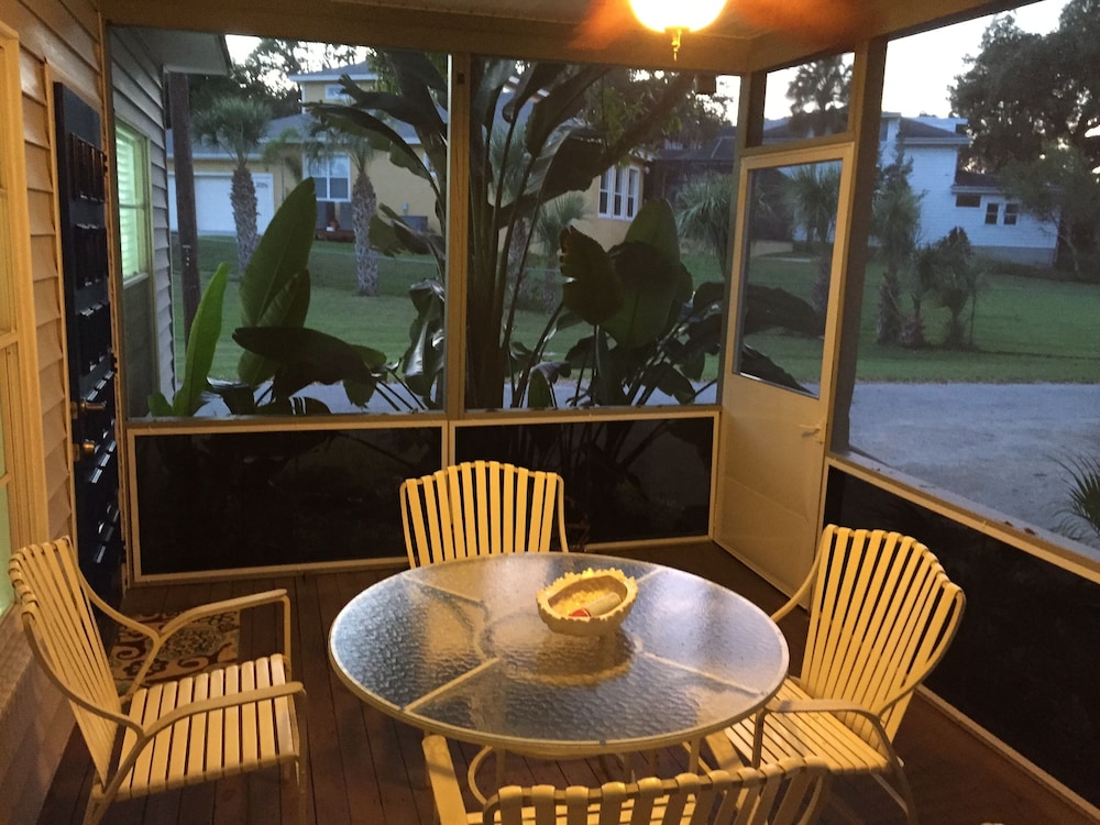 Cottage by the water with marina