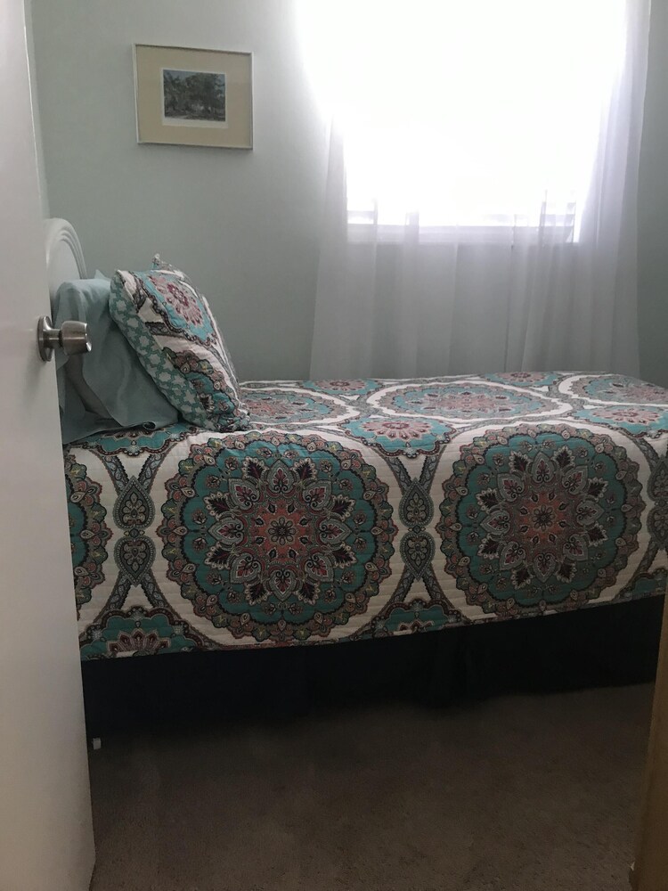 Cottage by the water with marina