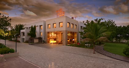 Top3 Lords Resort Bhavnagar