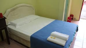 Laptop workspace, iron/ironing board, free WiFi