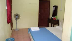 Laptop workspace, iron/ironing board, free WiFi