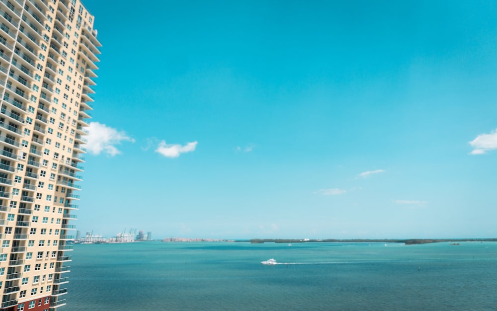 Brickell Bay Boardwalk - Waterfront Luxury Condo