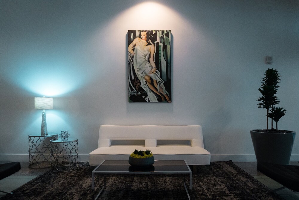 Brickell Bay Boardwalk - Waterfront Luxury Condo