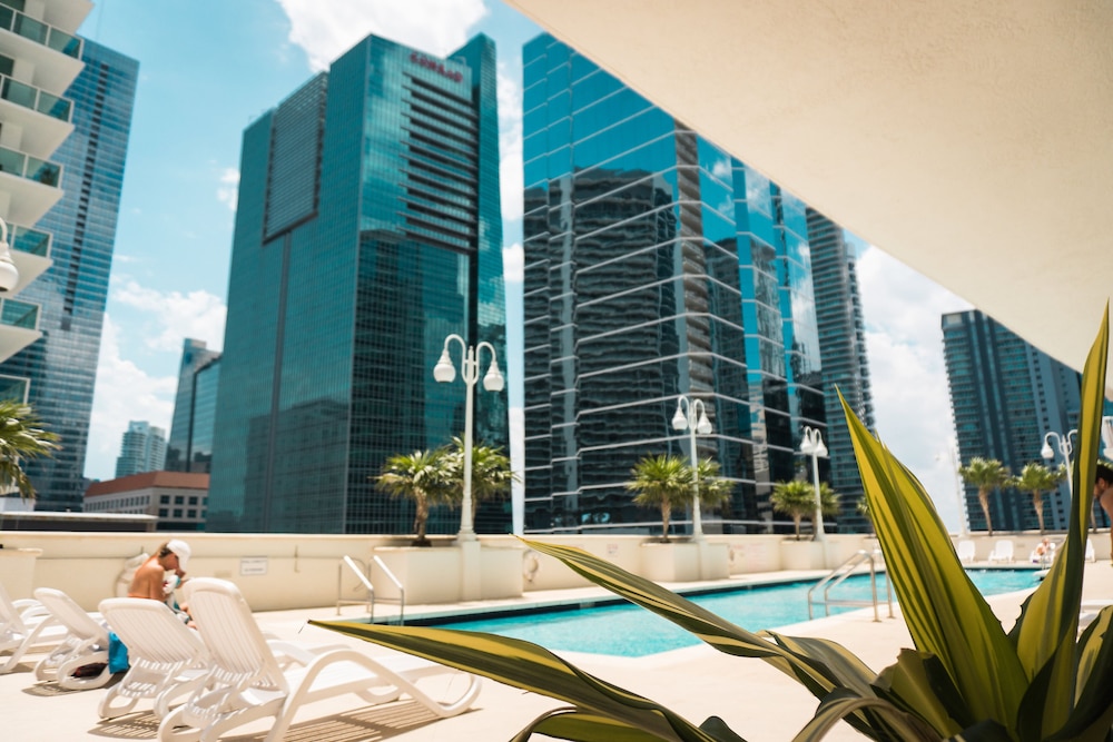 Brickell Bay Boardwalk - Waterfront Luxury Condo
