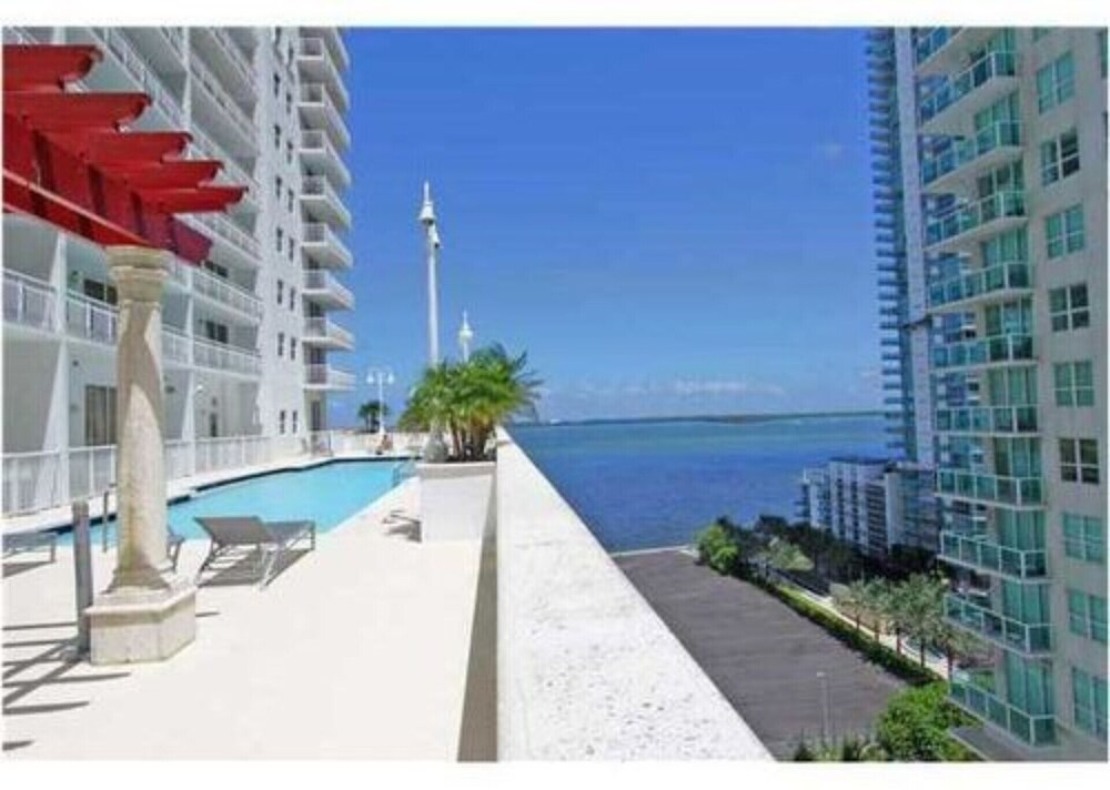 Brickell Bay Boardwalk - Waterfront Luxury Condo