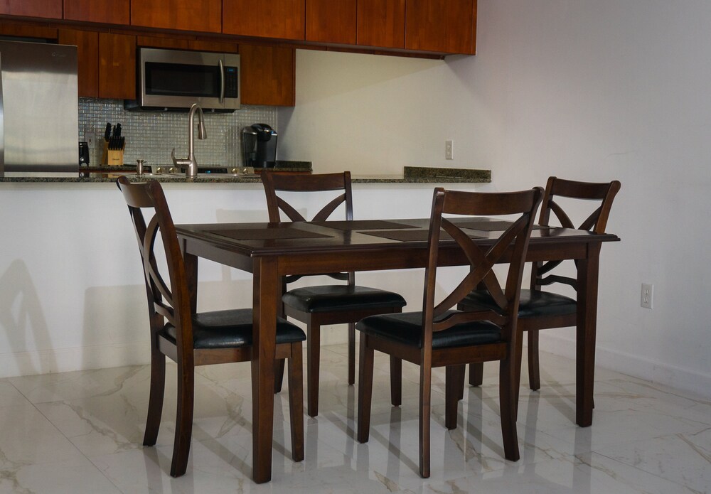 Brickell Bay Boardwalk - Waterfront Luxury Condo