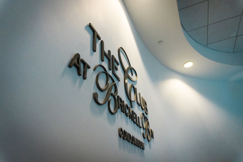 Brickell Bay Boardwalk - Waterfront Luxury Condo