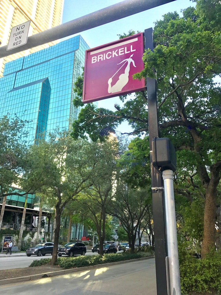 Brickell Bay Boardwalk - Waterfront Luxury Condo